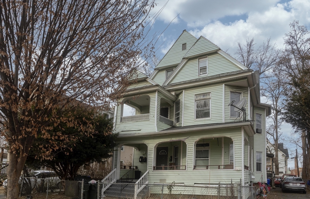26 Huntington Street Springfield, MA 01107 - Photo 2 of 27