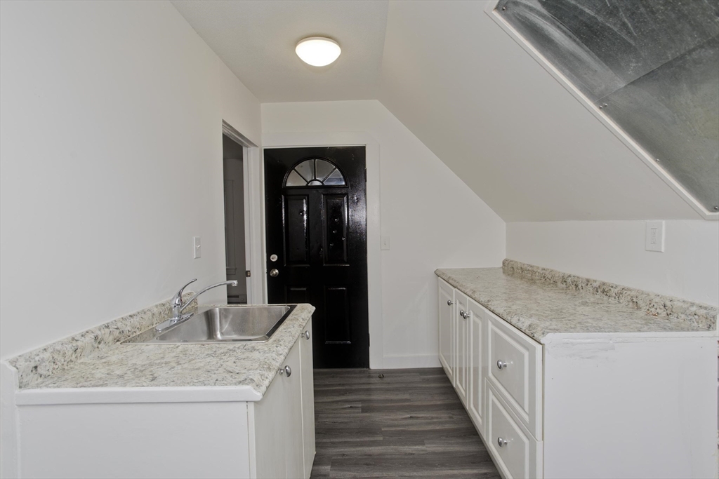 26 Huntington Street Springfield, MA 01107 - Photo 3 of 27