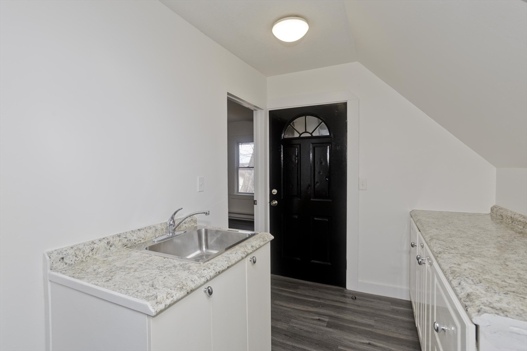 26 Huntington Street Springfield, MA 01107 - Photo 4 of 27