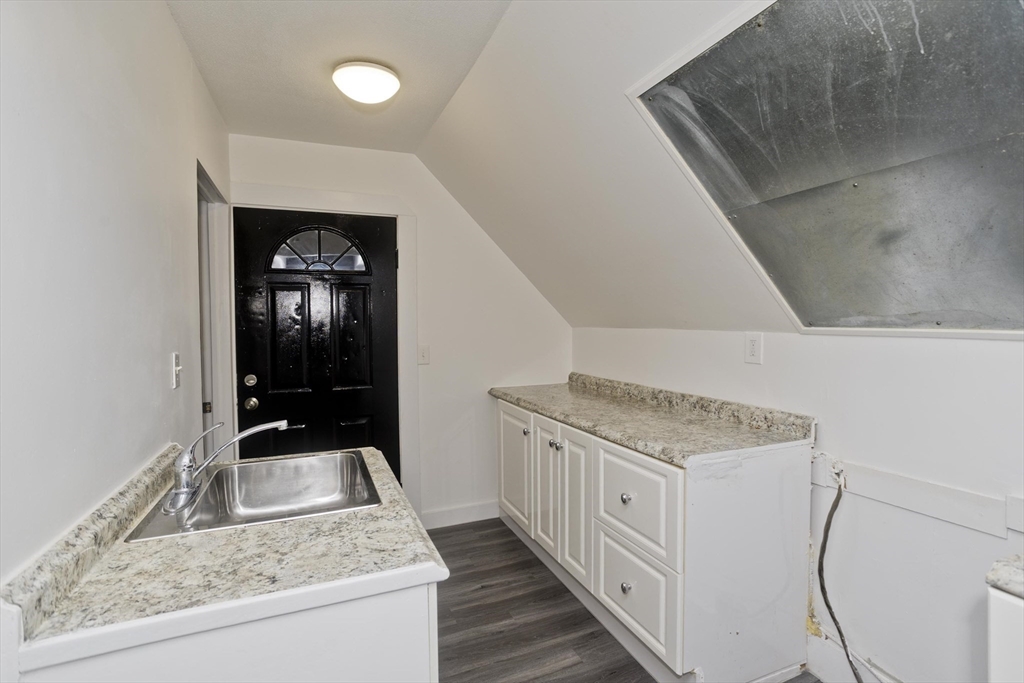 26 Huntington Street Springfield, MA 01107 - Photo 5 of 27