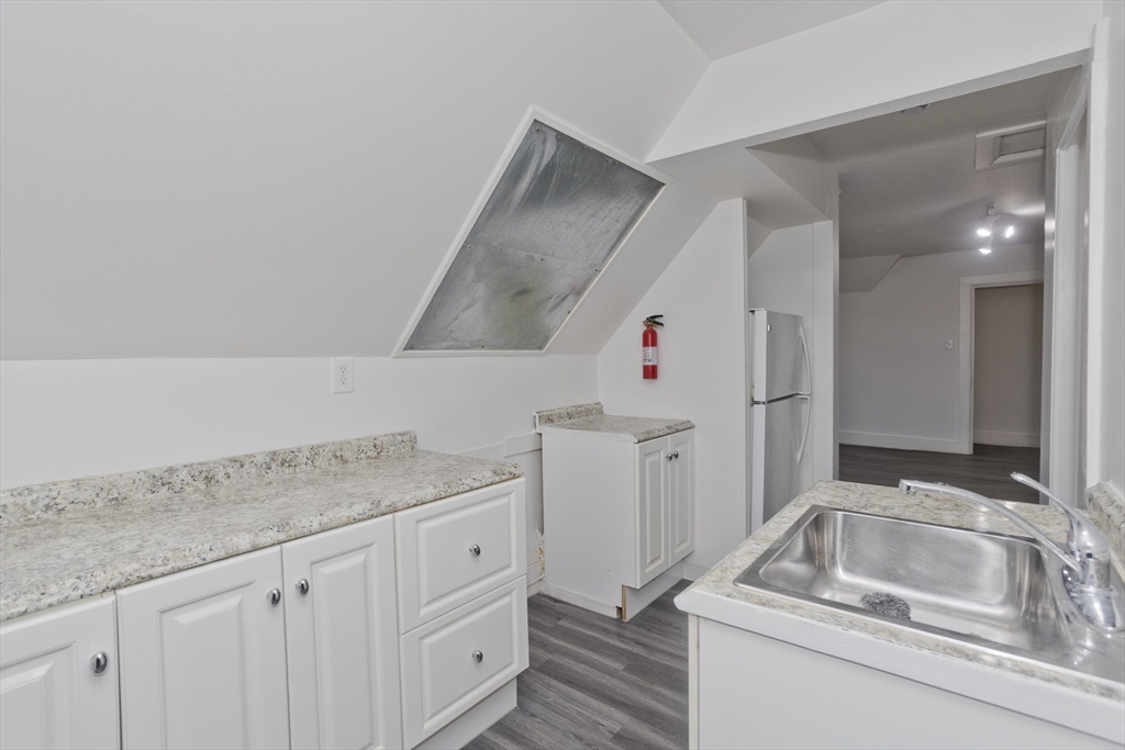 26 Huntington Street Springfield, MA 01107 - Photo 6 of 27