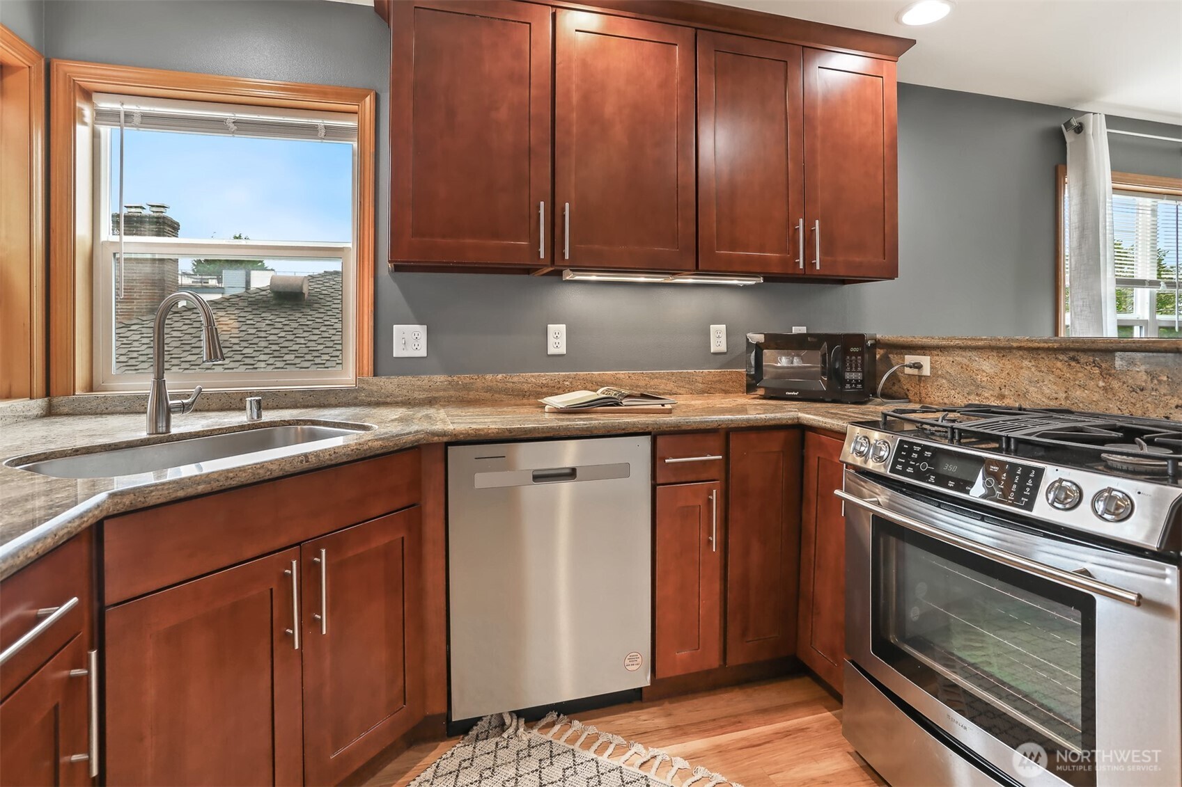516 North 46th Street Seattle, WA 98103 - Photo 9 of 31