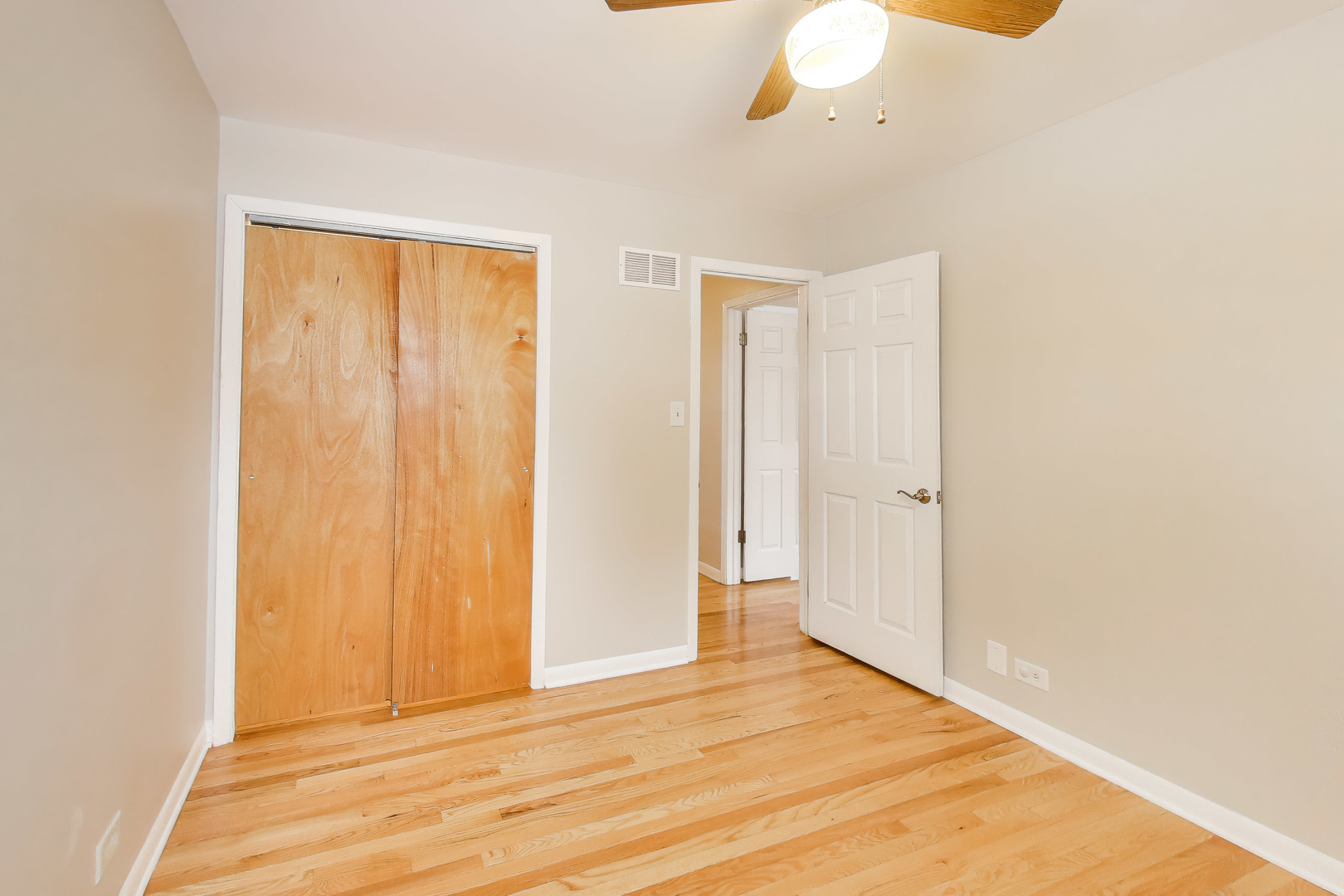 9416 Oliphant Avenue Morton Grove, IL 60053 - Photo 17 of 27 a view of an empty room