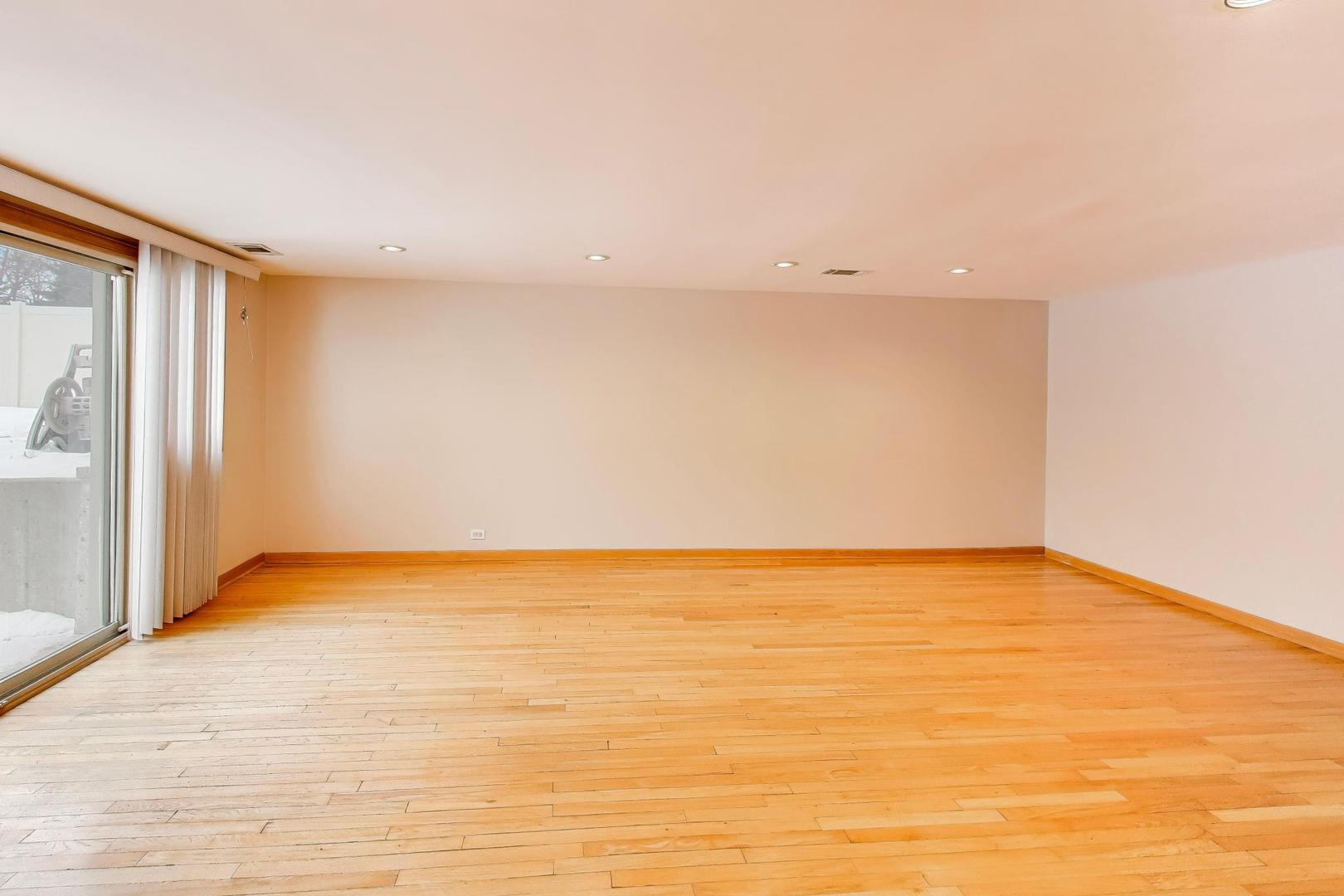 9416 Oliphant Avenue Morton Grove, IL 60053 - Photo 19 of 27 a view of an empty room