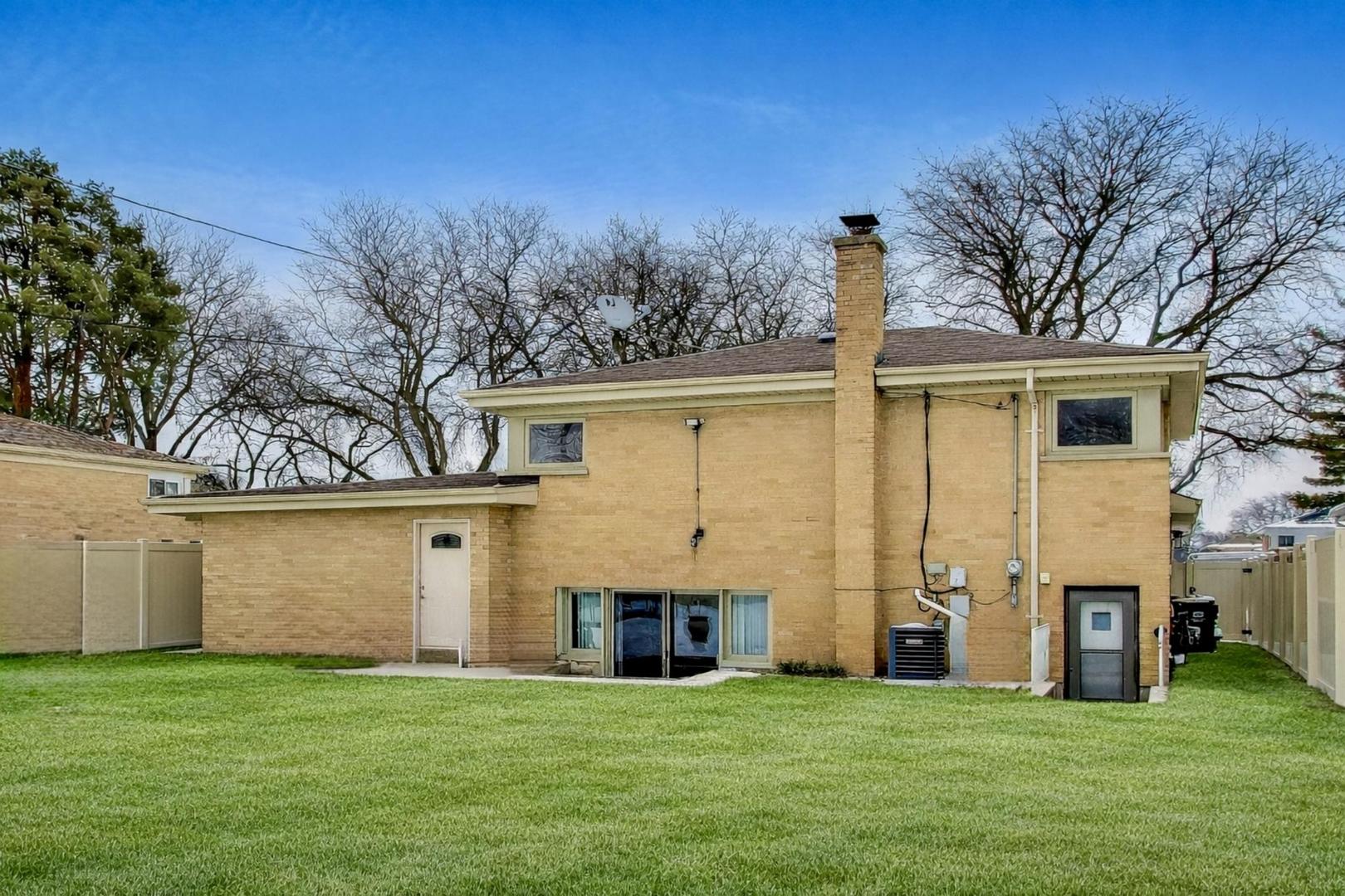 9416 Oliphant Avenue Morton Grove, IL 60053 - Photo 23 of 27 a view of a house with a big yard