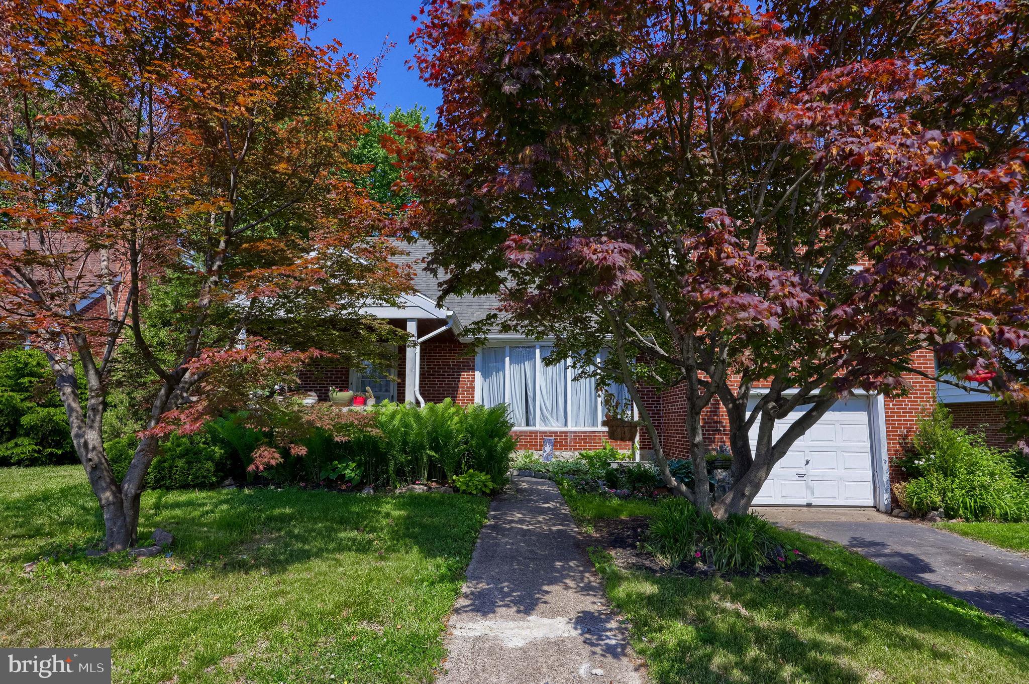 812 Brighton Avenue Reading, PA 19606 - Photo 2 of 33