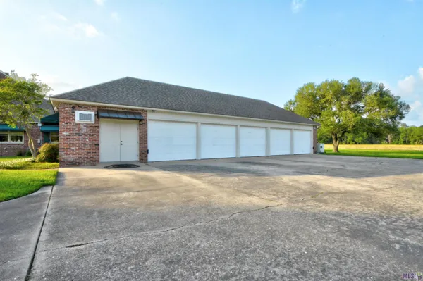 $2,500,000 | 13251 Greenwell Springs Port Hudson Road, Central, LA 70770