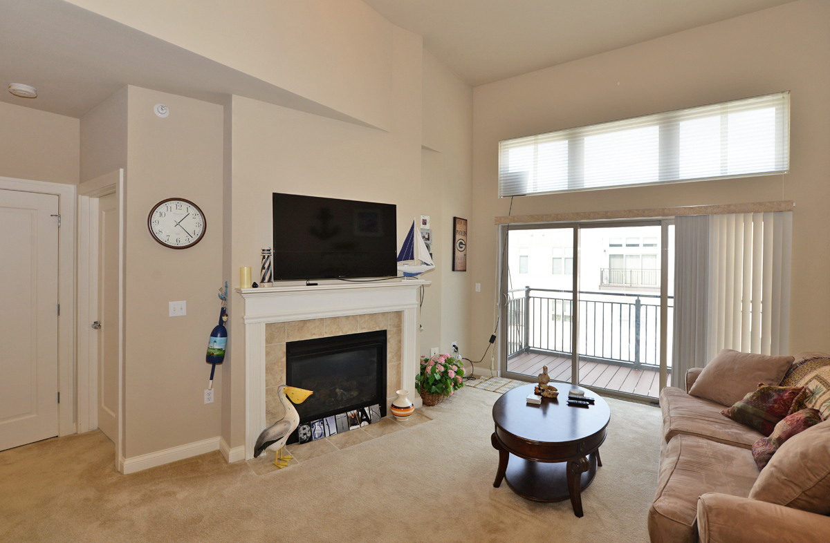 141 Main Street, Unit 429 Racine, WI 53403 - Photo 9 of 38 Photo 9