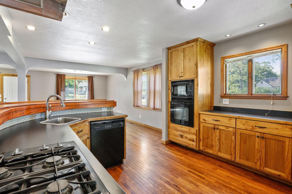 1425 Ruth Street North St. Paul, MN 55119 - Photo 11 of 23