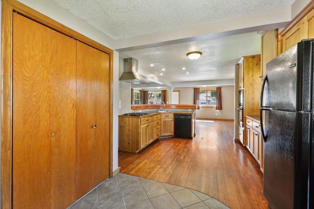 1425 Ruth Street North St. Paul, MN 55119 - Photo 12 of 23