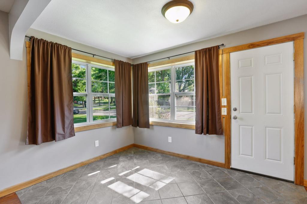 1425 Ruth Street North St. Paul, MN 55119 - Photo 4 of 23