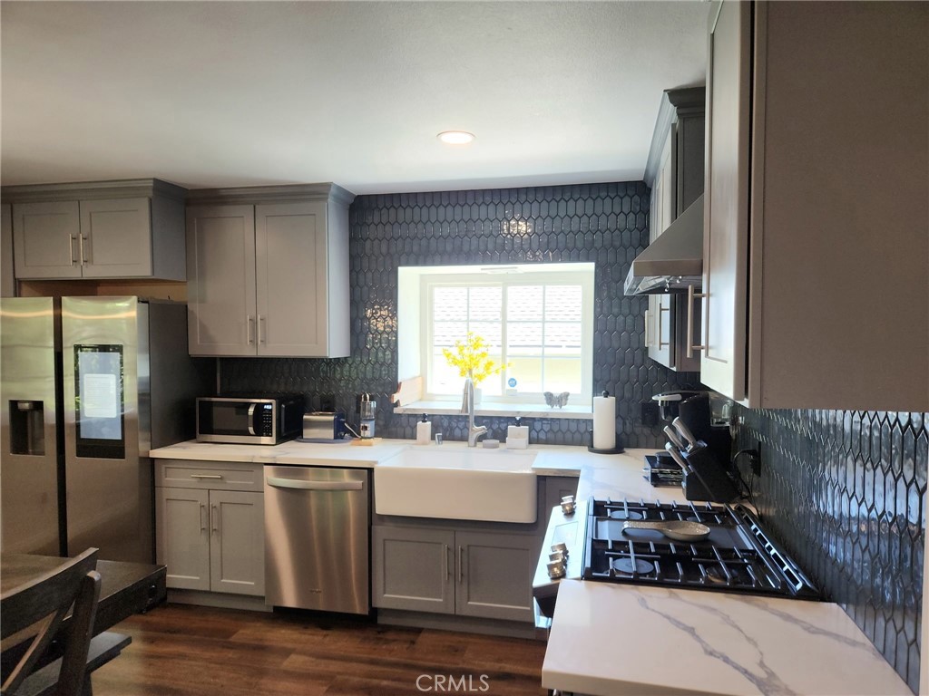 25935 Ranger Drive Twin Peaks, CA 92391 - Photo 11 of 30 a kitchen with sink refrigerator and stove