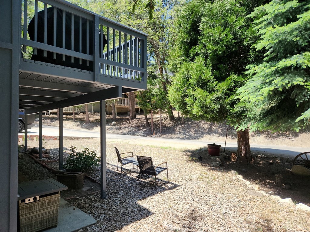 25935 Ranger Drive Twin Peaks, CA 92391 - Photo 29 of 30 a view of a chairs and table in the patio