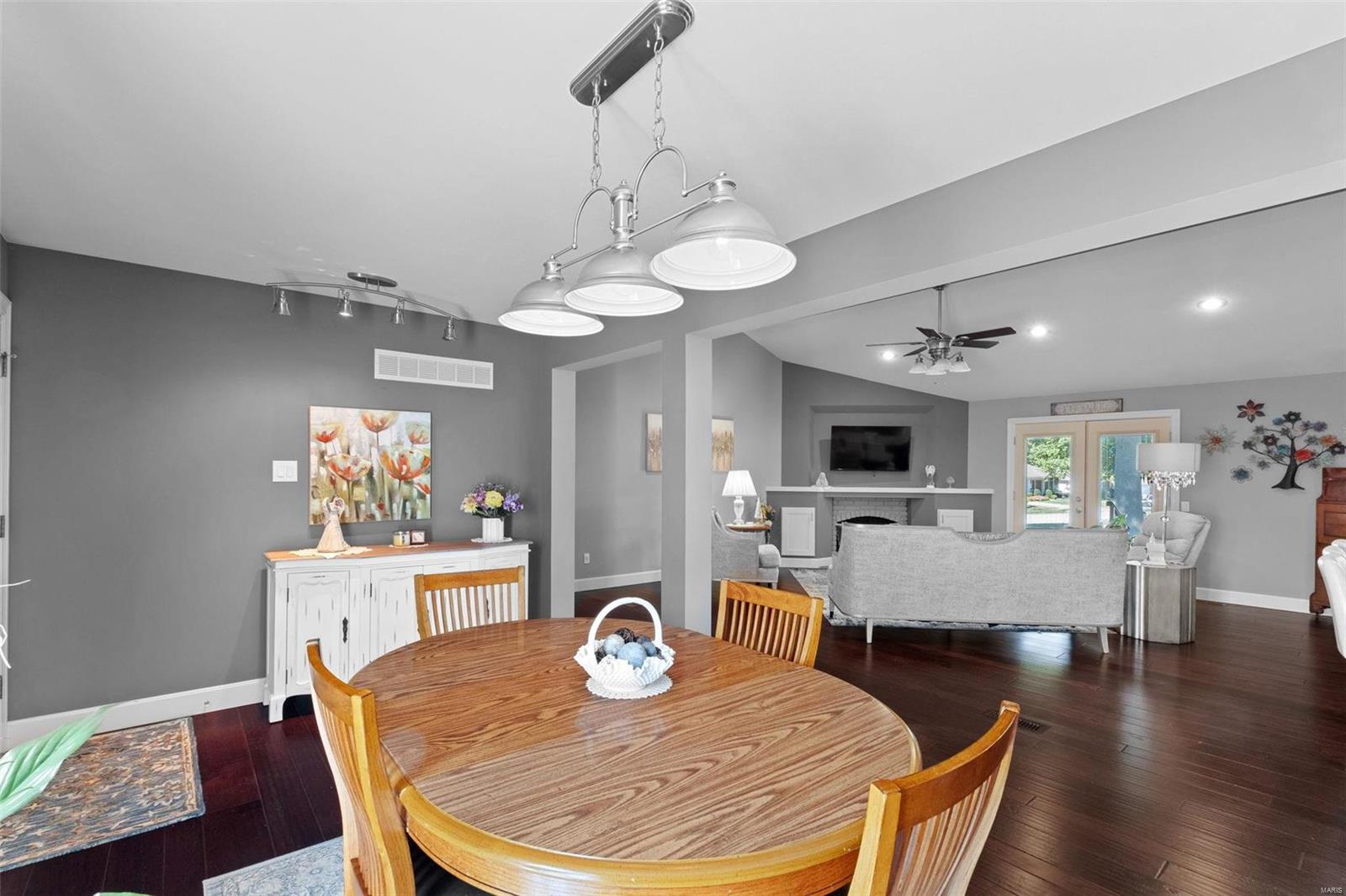 425 Hunters Ridge St. Charles, MO 63301 - Photo 8 of 32 Gallery Image 8