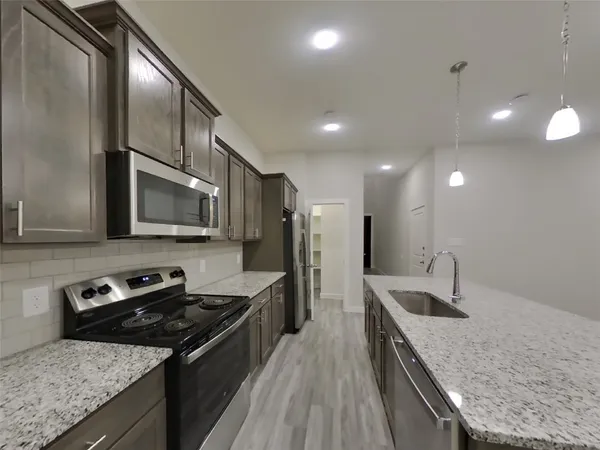 $2,459 | 9835 Willow Creek, Unit 504, Tomball, TX 77375
