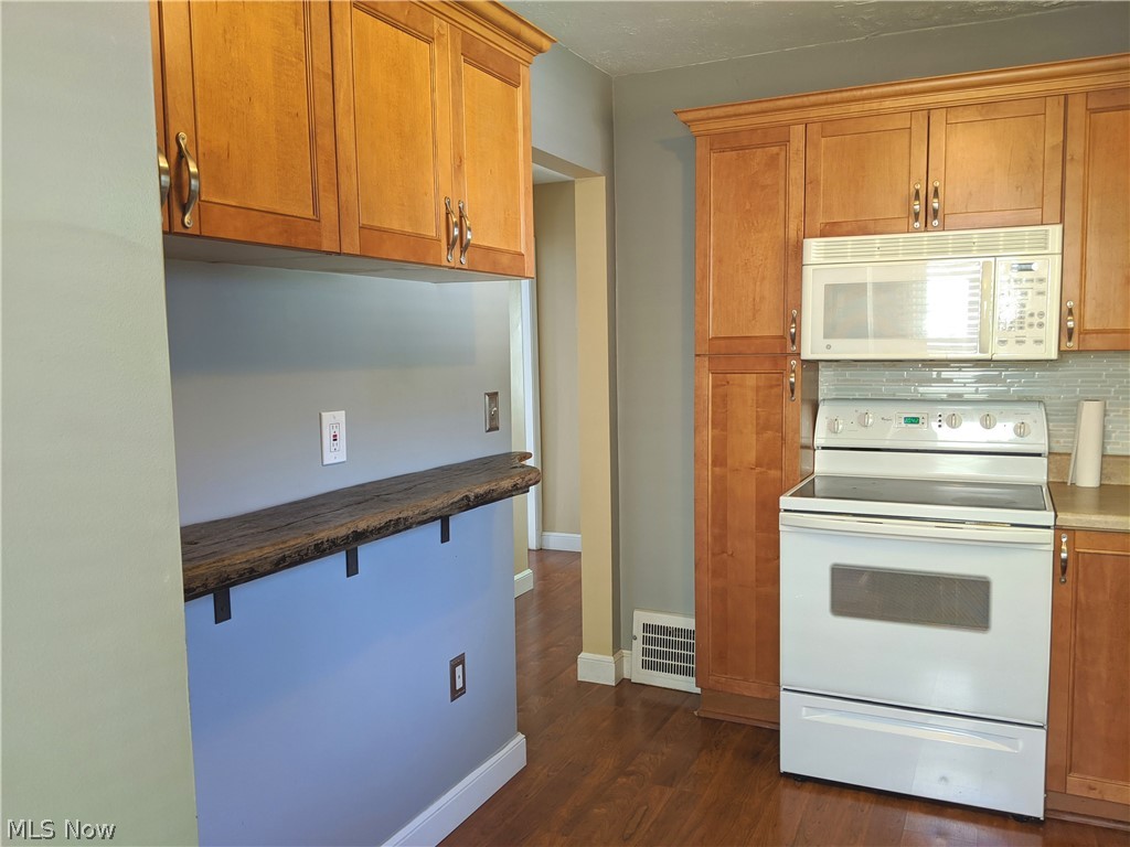 1690 Mapledale Road Wickliffe, OH 44092 - Photo 6 of 35 Gallery Image 6