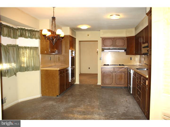 1170 Somers Drive Huntingdon Valley, PA 19006 - Photo 11 of 25 Kitchen