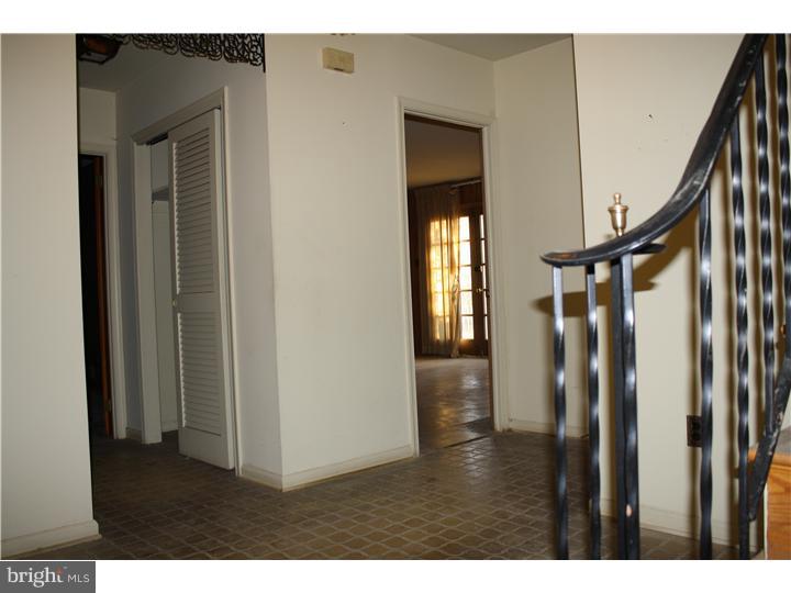 1170 Somers Drive Huntingdon Valley, PA 19006 - Photo 3 of 25 Foyer