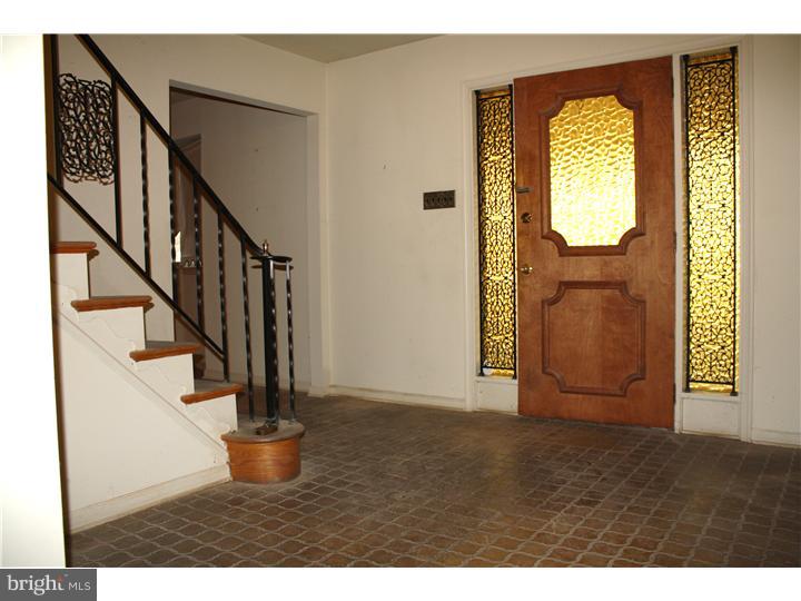 1170 Somers Drive Huntingdon Valley, PA 19006 - Photo 4 of 25 Foyer