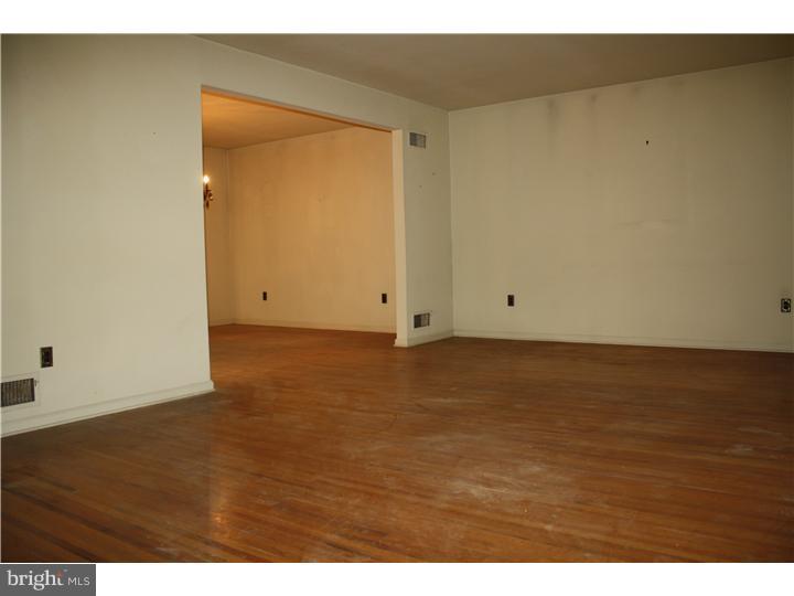 1170 Somers Drive Huntingdon Valley, PA 19006 - Photo 5 of 25 Living Room
