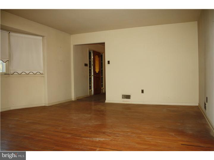 1170 Somers Drive Huntingdon Valley, PA 19006 - Photo 6 of 25 Living Room