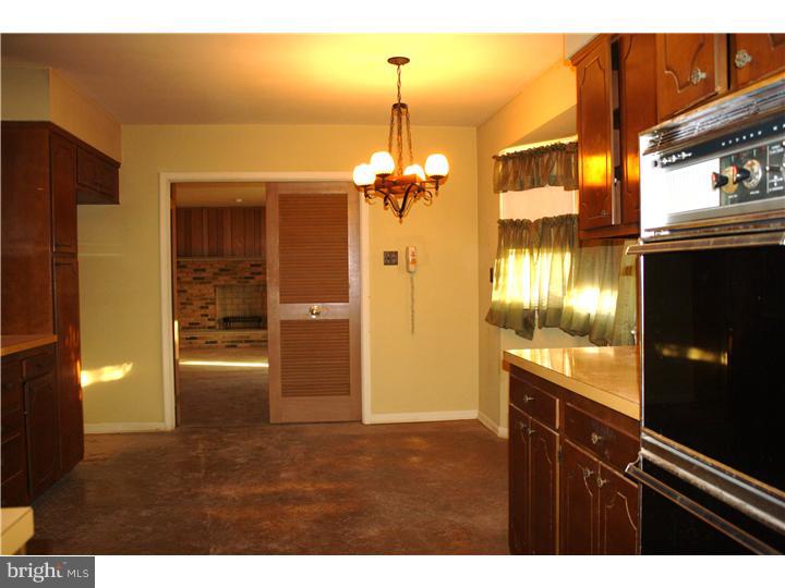1170 Somers Drive Huntingdon Valley, PA 19006 - Photo 9 of 25 Kitchen