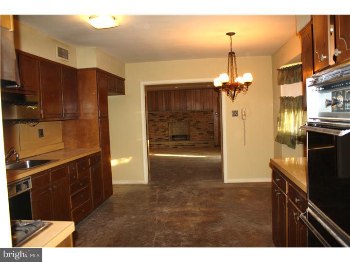 1170 Somers Drive Huntingdon Valley, PA 19006 - Photo 10 of 25 Kitchen