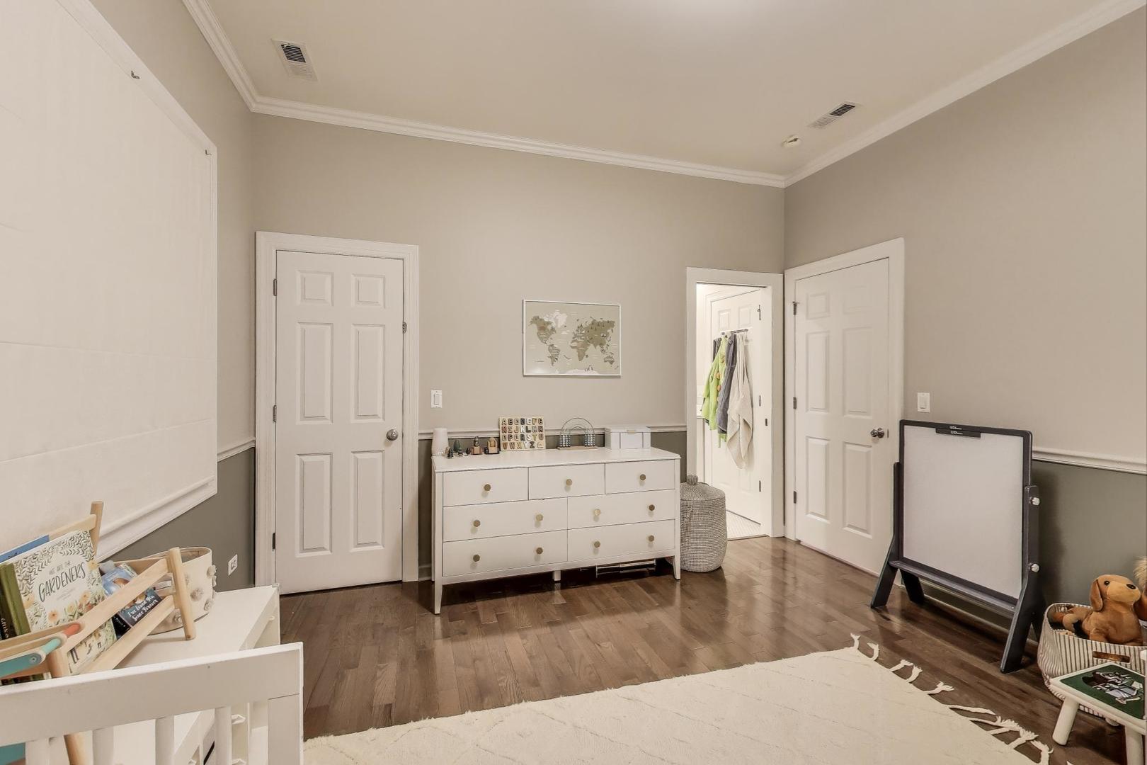 1533 North Cleveland Avenue, Unit 1S Chicago, IL 60610 - Photo 23 of 36 a room with furniture and wooden floor