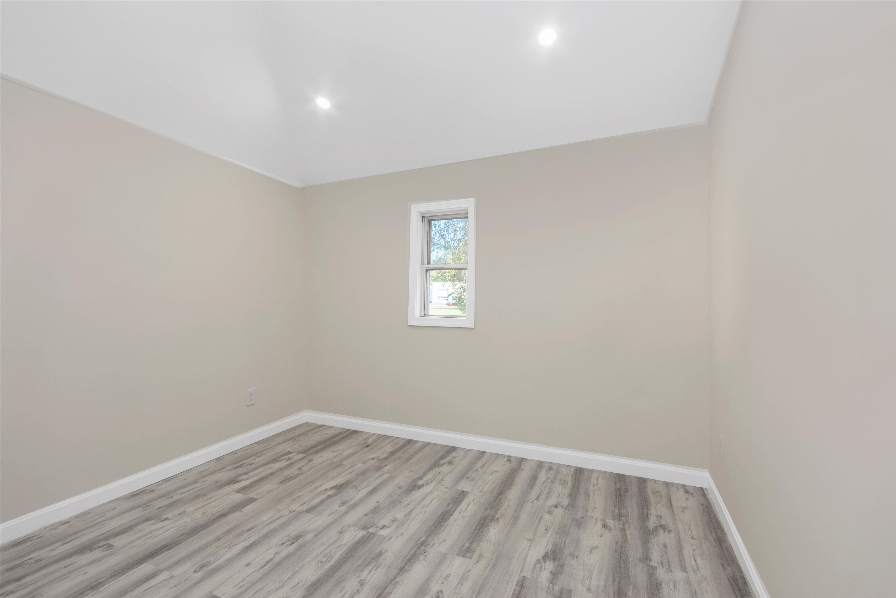 81 North Main Street Salem, NH 03079 - Photo 25 of 28