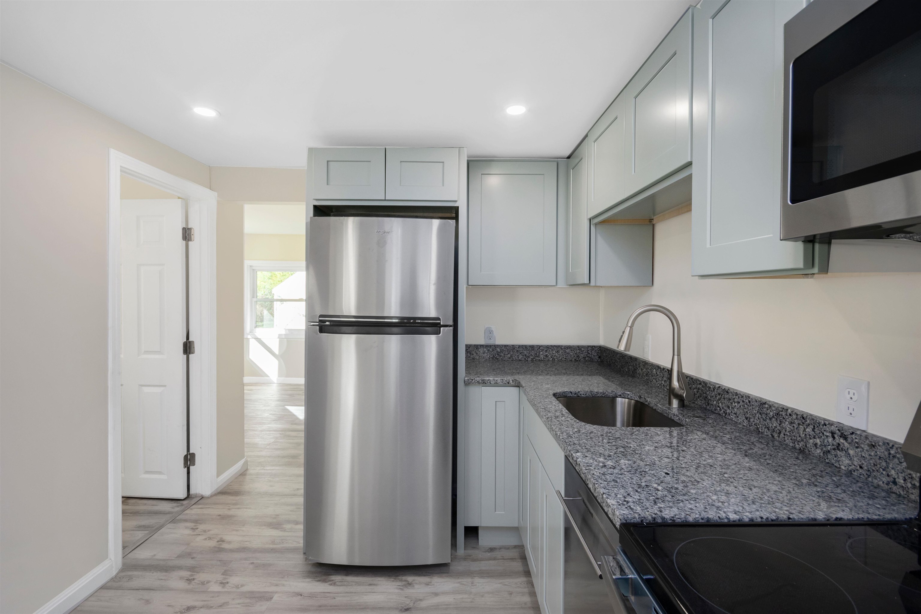 81 North Main Street Salem, NH 03079 - Photo 7 of 28