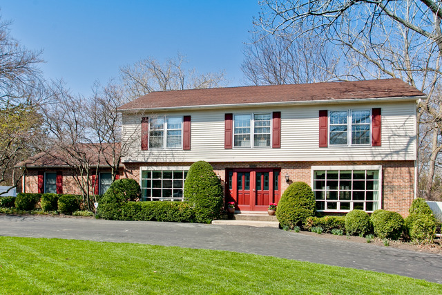 670 Green Bay Road Lake Bluff, IL 60044 - Photo 1 of 25