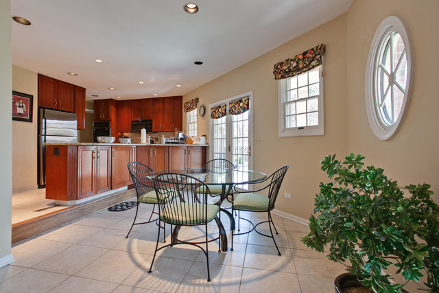 670 Green Bay Road Lake Bluff, IL 60044 - Photo 8 of 25