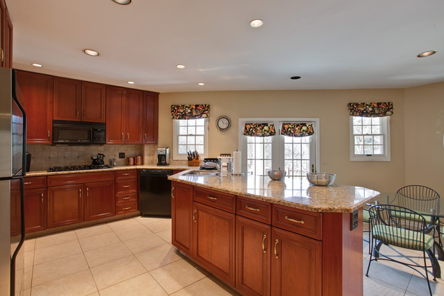 670 Green Bay Road Lake Bluff, IL 60044 - Photo 9 of 25