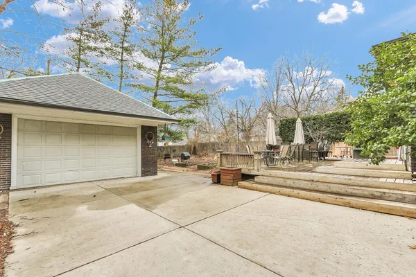 a view of an outdoor space