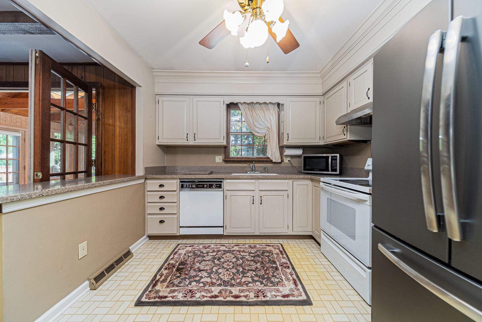 1482 Francisco Road Columbus, OH 43220 - Photo 16 of 46 Kitchen