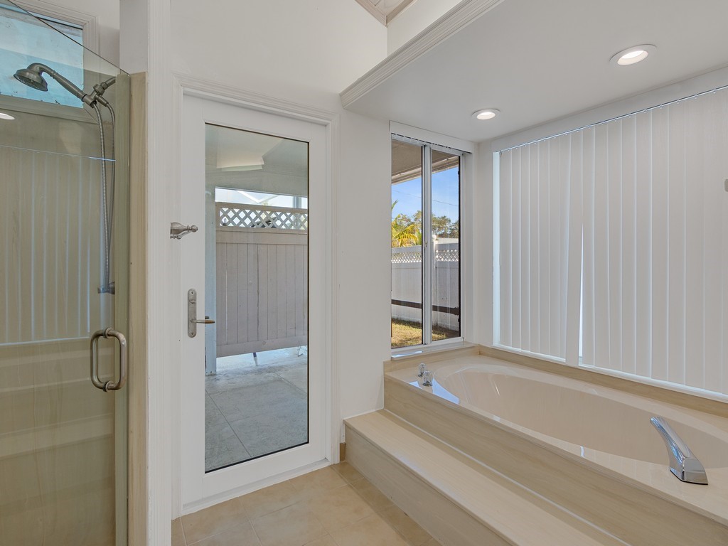470 10th Place Southwest Vero Beach, FL 32962 - Photo 19 of 36 a spacious bathroom with a bathtub and a shower
