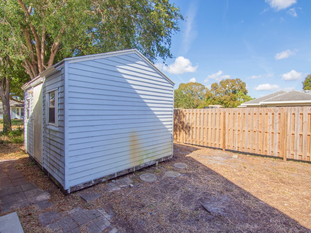 470 10th Place Southwest Vero Beach, FL 32962 - Photo 33 of 36 a view of a backyard
