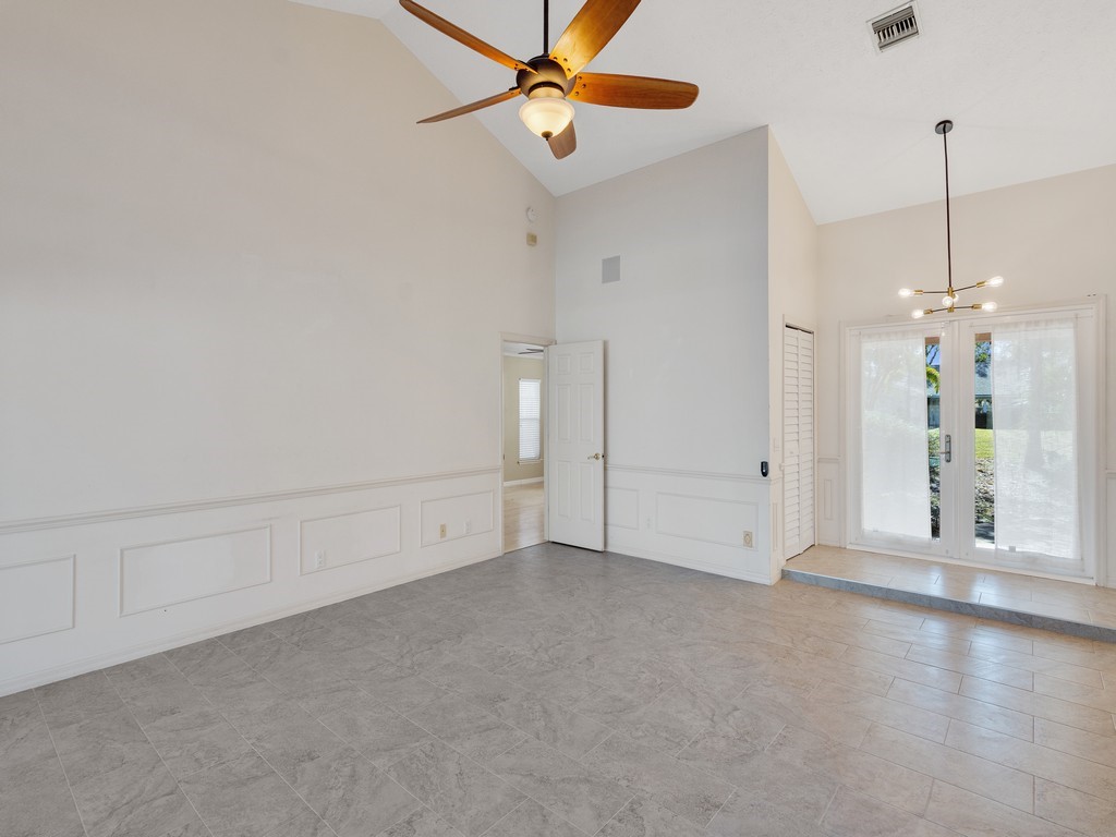 470 10th Place Southwest Vero Beach, FL 32962 - Photo 7 of 36 a view of an empty room with a window