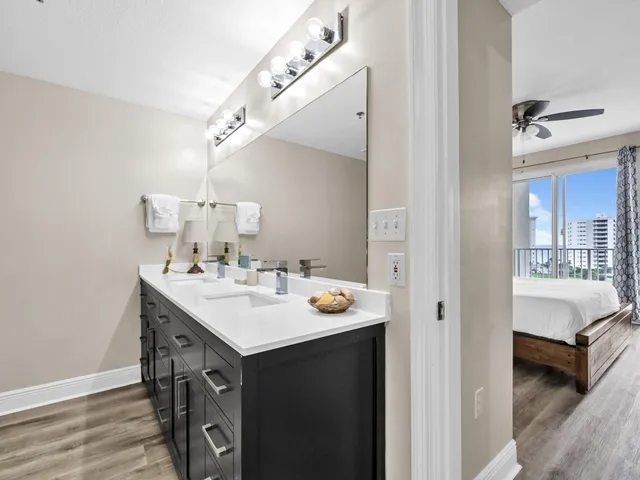 a en suite bathroom with a sink and a mirror