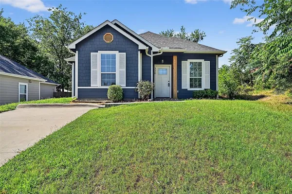 $1,500 | 320 West Bond Street, Denison, TX 75020