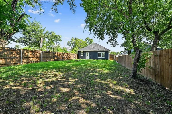 $1,500 | 320 West Bond Street, Denison, TX 75020
