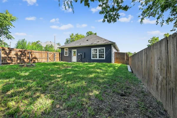 $1,500 | 320 West Bond Street, Denison, TX 75020