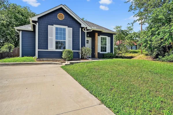 $1,500 | 320 West Bond Street, Denison, TX 75020