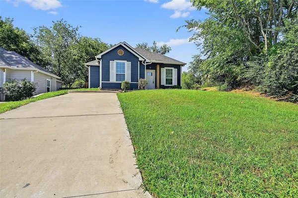 $1,500 | 320 West Bond Street, Denison, TX 75020