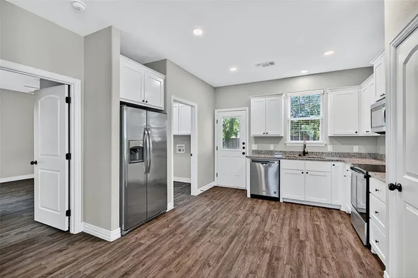 $1,500 | 320 West Bond Street, Denison, TX 75020
