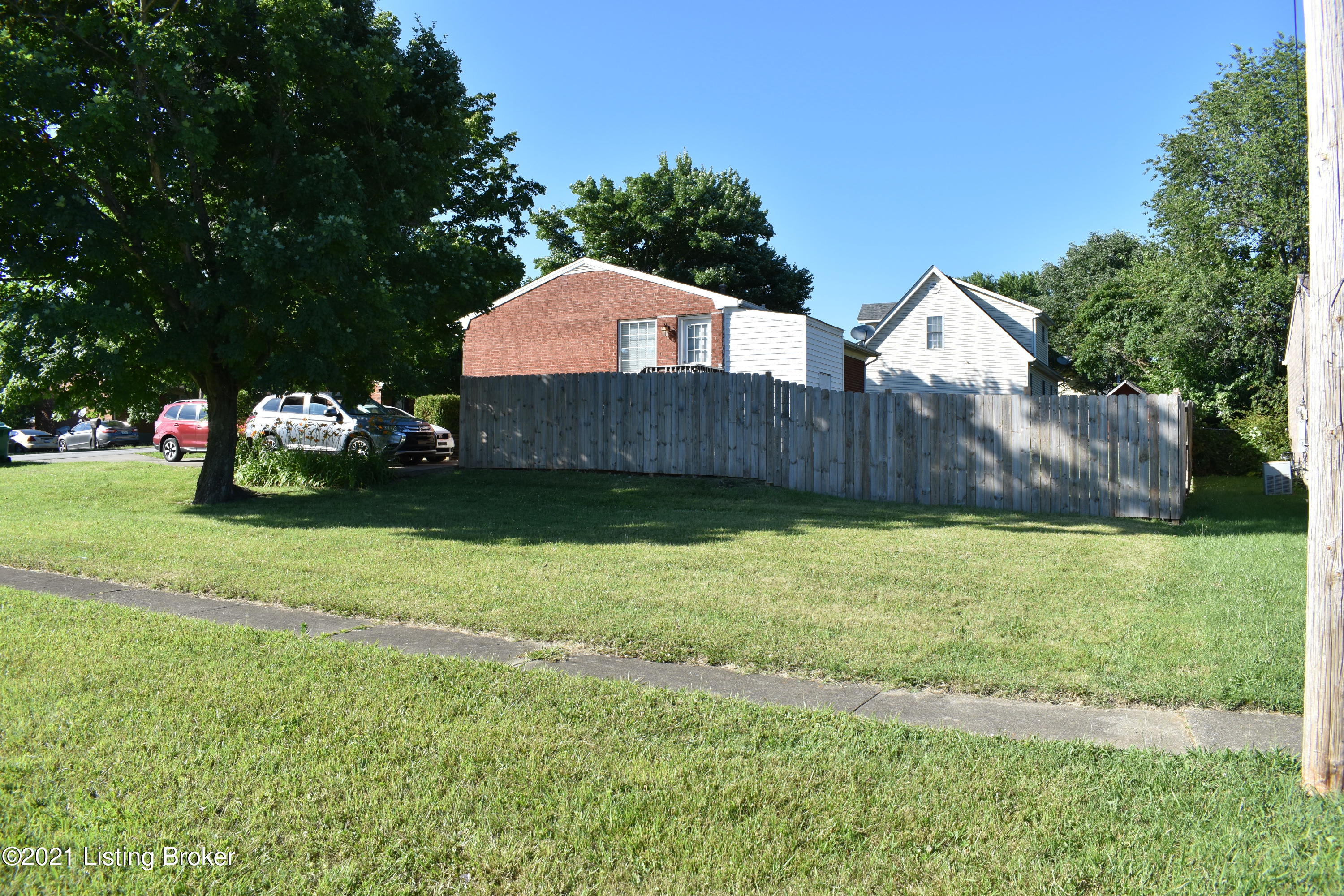 10207 Rod N Reel Road Louisville, KY 40229 - Photo 5 of 25 Side 1