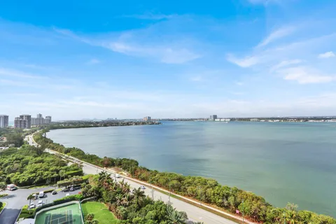 $835,000 | 5380 North Ocean Drive, Unit 18A, Singer Island, FL 33404