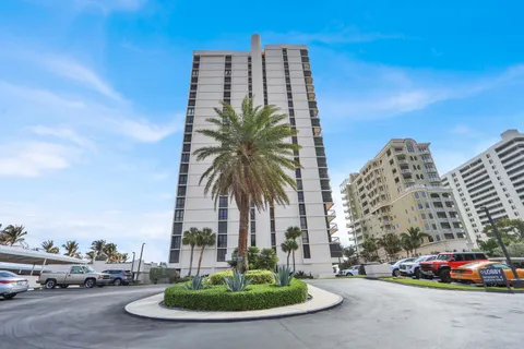 $835,000 | 5380 North Ocean Drive, Unit 18A, Singer Island, FL 33404