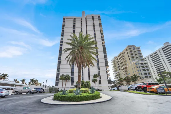 $835,000 | 5380 North Ocean Drive, Unit 18A, Singer Island, FL 33404