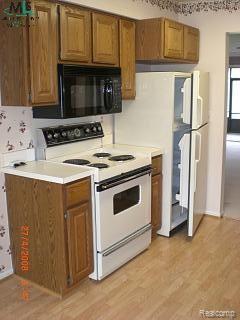 934 Wexford Way, Unit 17 Rochester, MI 48307 - Photo 5 of 9 Kitchen 2